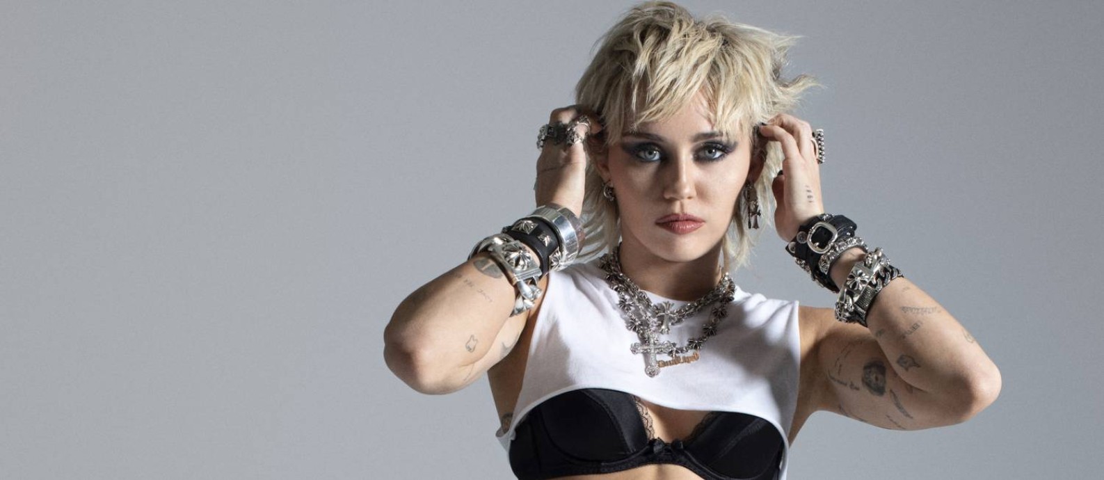 Miley Cyrus lança novo disco, 'Plastic hearts' Foto: Divulgação