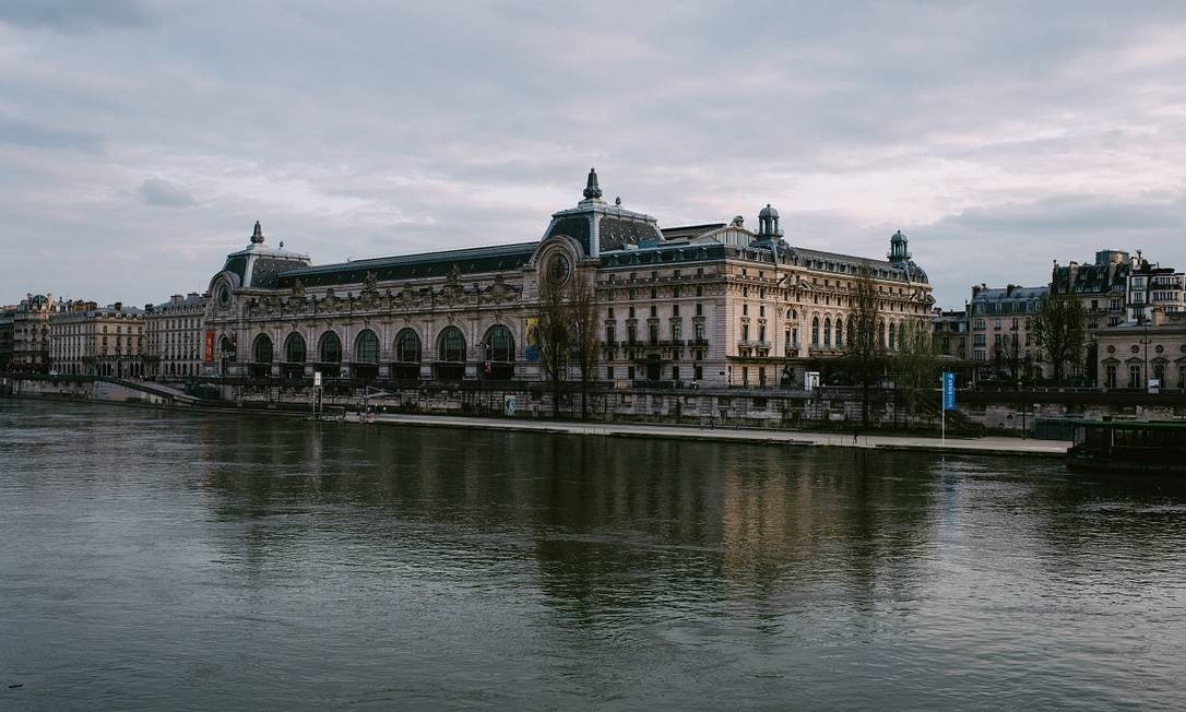 O Musée d’Orsay, um dos principais equipamentos culturais de Paris, visto a partir do Sena Foto: Dmitry Kostyukov / The New York Times
