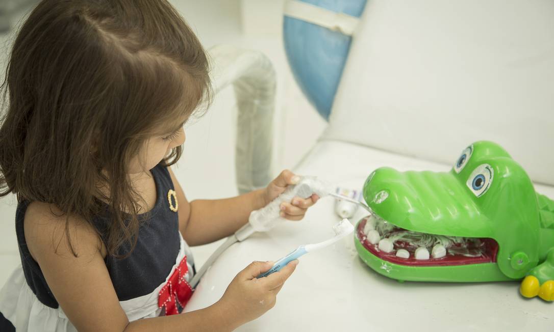 Entenda a importância dos cuidados com a saúde bucal na infância Foto: Analice Paron / Agência O Globo