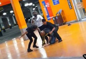 Beto Freitas, a 40-year-old black man, is beaten to death by Carrefour security guards in Porto Alegre Photo: Reproduction