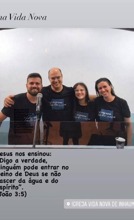 Witzel with his wife, Helena, and one of their daughters, at a baptism in an evangelical church in Rio Photo: Playback / Social networks