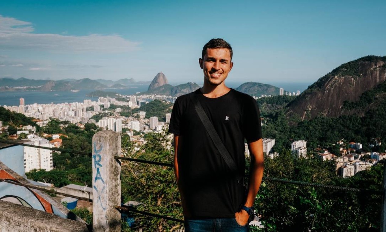 Salvino Oliveira, de 22 anos, ficará à frente da nova Secretaria da Juventude. O jovem atua como líder comunitário na Cidade de Deus Foto: Reprodução / Rede Social