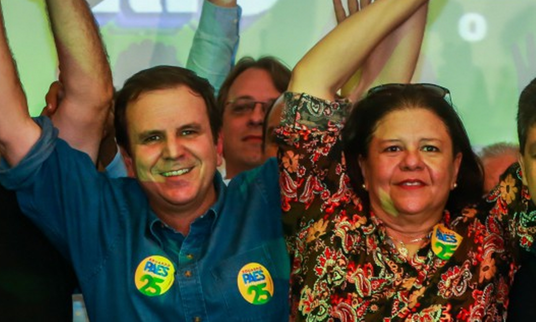 Laura Carneiro ao lado de Paes, em convenção do DEM-RJ, antes das eleições de 2018 Foto: Marcelo Régua em 28-7-2018 / Agência O GLOBO