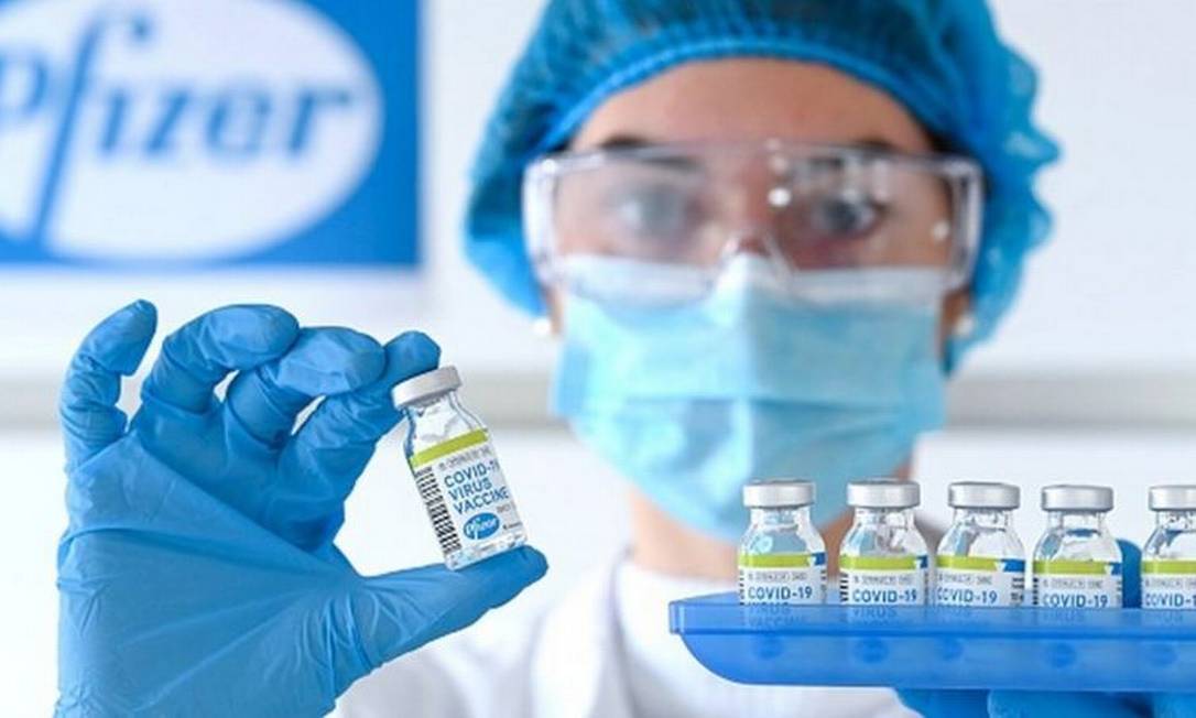 A vacina contra a covid-19 desenvolvida por Pfizer e BioNTech foi a primeira a conseguir a aprovação no mundo Foto: Photonews