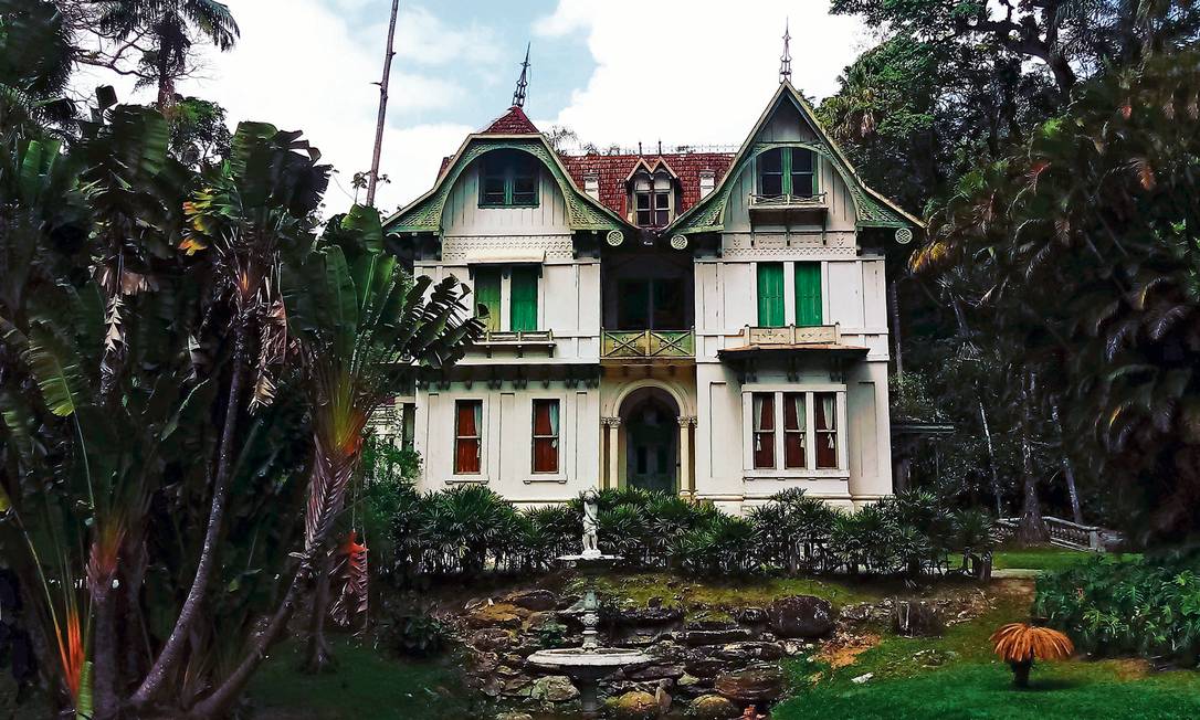 A Casa de Petrópolis Instituto de Cultura: diferenças nos dois lados da fachada renderam o apelido de Casa dos Sete Erros Foto: Divulgação