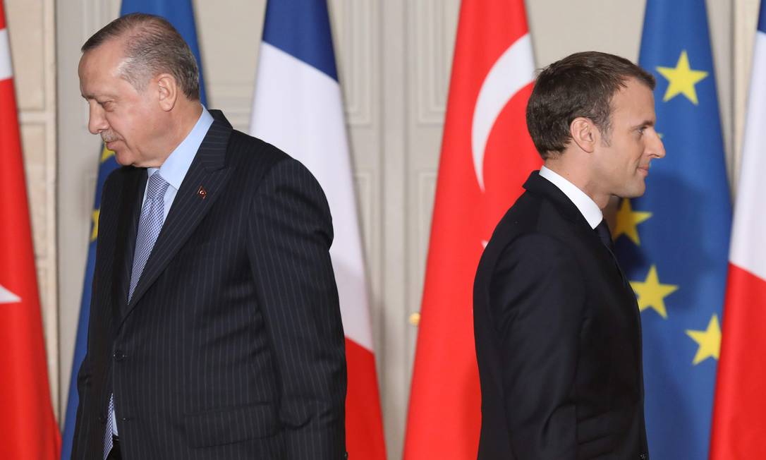O presidentes da Turquia, Recep Tayyip Erdogan, e da França, Emmanuel Macron, durante uma entrevista coletiva em Paris, em janeiro de 2018 Foto: LUDOVIC MARIN / AFP