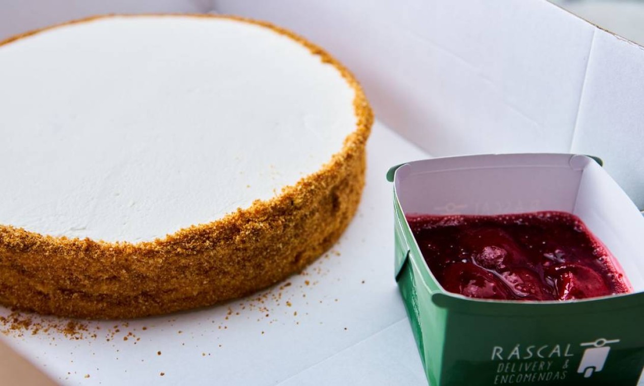 Doce. Para sobremesa, o Empório Ráscal oferece a cheesecake com calda
de frutas vermelhas: serve seis fatias e custa R$ 142 Foto: Divulgação/Angelo Dal Bo / .