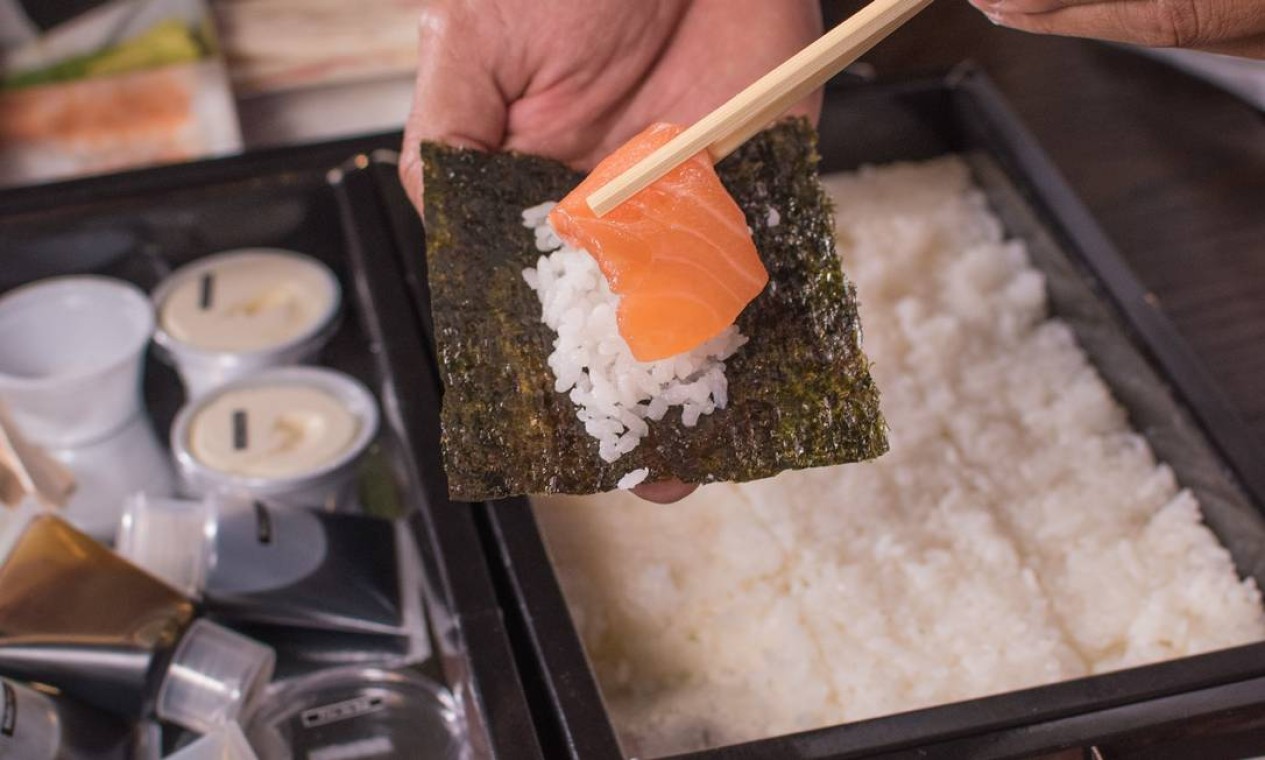 Japonês. A caixa (R$ 279,90) da Temakeria & Cia contém arroz, sashimi de salmão, atum e lula, entre outras opções Foto: Divulgação / .
