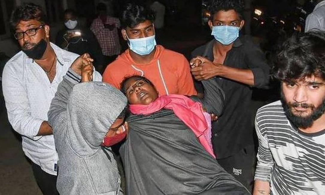 Centenas de pessoas foram hospitalizadas na Índia por causa de doença misteriosa Foto: PTI