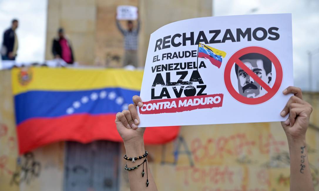 Cidadãos venezuelanos que vivem na Colômbia protestam contra as eleições legislativas da Venezuela Foto: RAUL ARBOLEDA / AFP/06-12-2020