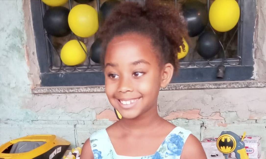 Rebecca Beatriz, de 7 anos, foi morar em Duque de Caxias há menos do um mês, onde morreu após ser baleada Foto: Reprodução