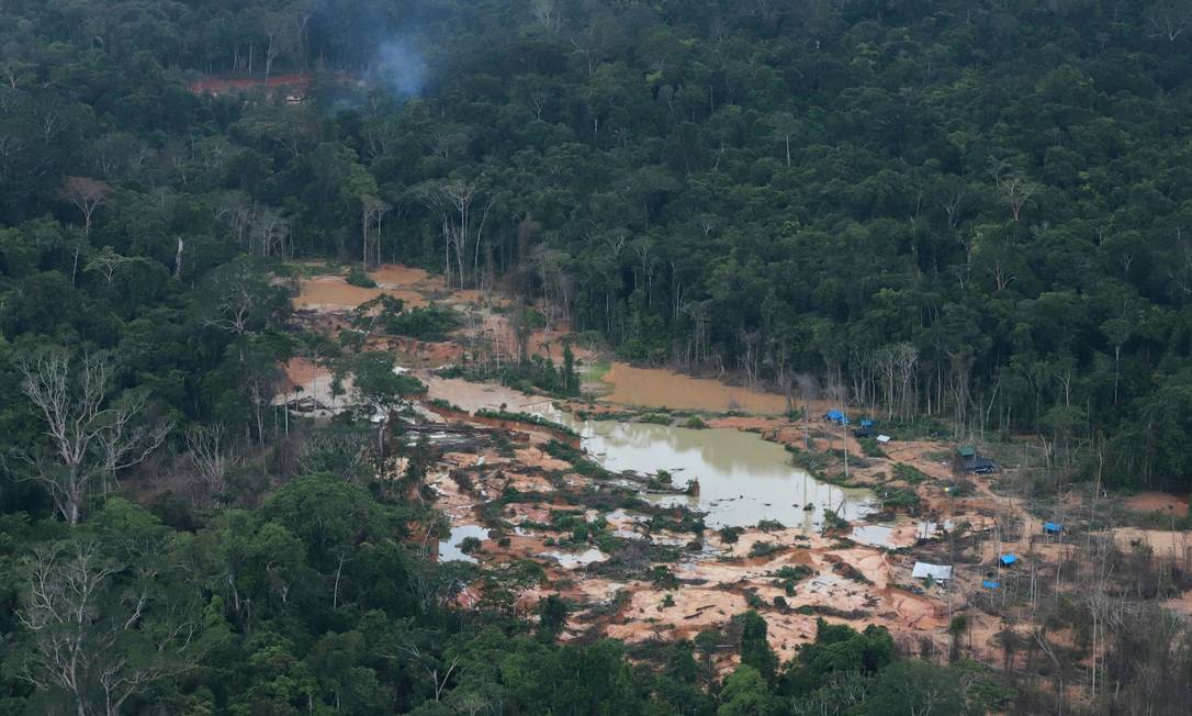 Atlas identificou, em 2020, 4.472 locais de mineração ilegal na Amazônia, 87% deles em fase de ativa de funcionamento Foto: CHICO BATATA/ GREENPEACE / AFP / AFP