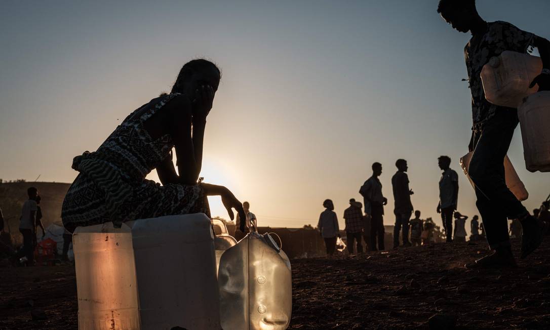 Refugiados da região de Tigré, na Etiópia, após conflitos entre governo federal e rebeldes Foto: YASUYOSHI CHIBA / AFP