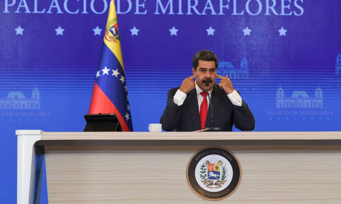  Nicolás Maduro fala com jornalistas no Palácio de Miraflores Foto: YURI CORTEZ / AFP