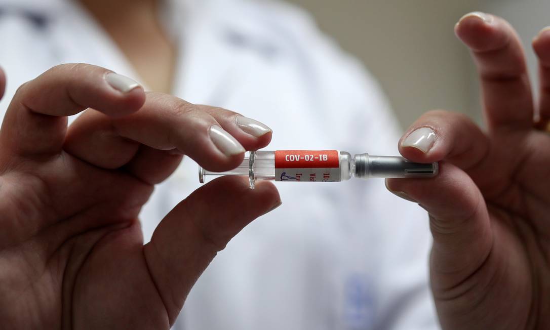 A vacina chinesa Coronavac, que tem sido aplicada em voluntários da saúde de Niterói na fase 3 dos restes Foto: Amanda Perobelli / Reuters