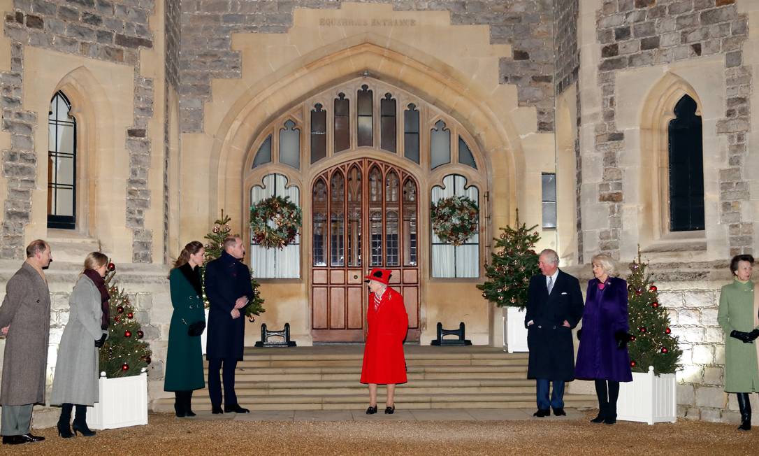 Da esquerda para direita: príncipe Edward e a esposa, Sophie; Kate Middleton e William; a rainha, ao centro; Charles e Camilla; e a princesa Anne Foto: Getty Images/Pool