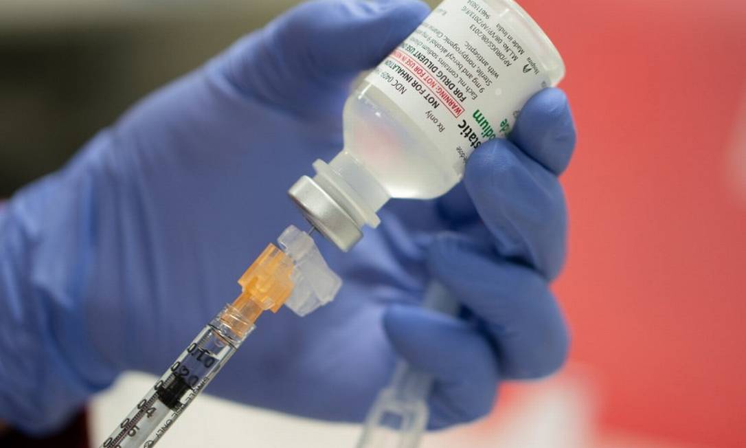 Vacina contra Covid-19 usada em treinamento de equipes em Madison, Wisconsin, Estados Unidos em 8/12/2020 Foto: John Maniaci/UW health / Reuters