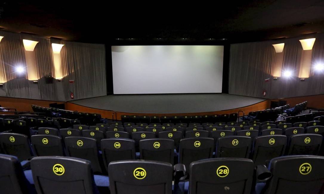 Decisão sobre instrumento que protege o setor audiovisual brasileiro é adiada. Na foto, sessão do Cine Roxy em Copacabana. Foto: Marcos Ramos / Agência O Globo