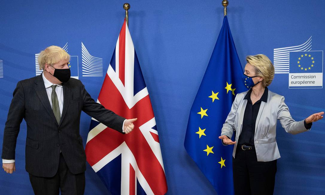 O primeiro-ministro britânico, Boris Johnson, se reúne com a presidente da Comissão Europeia, Ursula von der Leyen, em Bruxelas para discutir um acordo pós-Brexit Foto: AARON CHOWN / AFP/09-12-2020