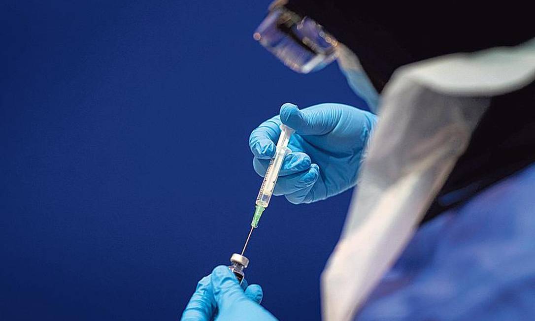 Vacina da Pfizer/BioNTech já foi liberada no Reino Unido Foto: Victoria Jones / AFP