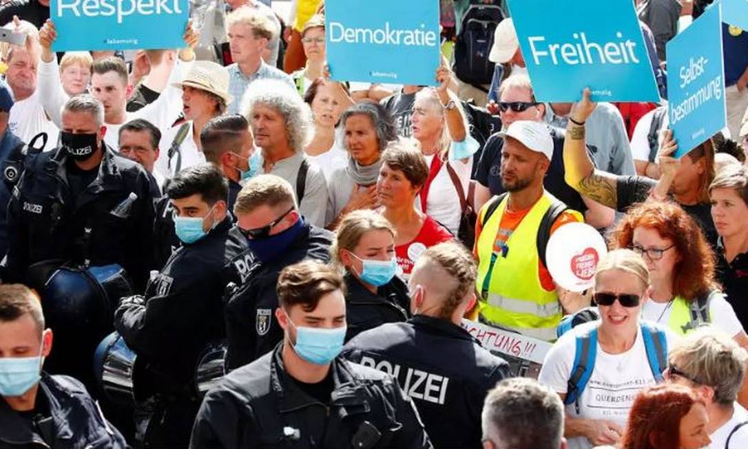 Em agosto, Berlim teve um grande protesto antimáscaras Foto: REUTERS - AXEL SCHMIDT