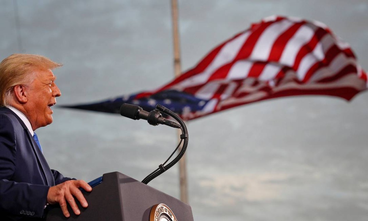 Setembro - O presidente dos EUA, Donald Trump, durante comício de campanha no aeroporto Cecil em Jacksonville, Flórida, EUA. Antes mesmo da eleição, Trump já apostava no discurso contra a credibilidade sistema eleitoral Foto: TOM BRENNER / REUTERS - 24/09/2020
