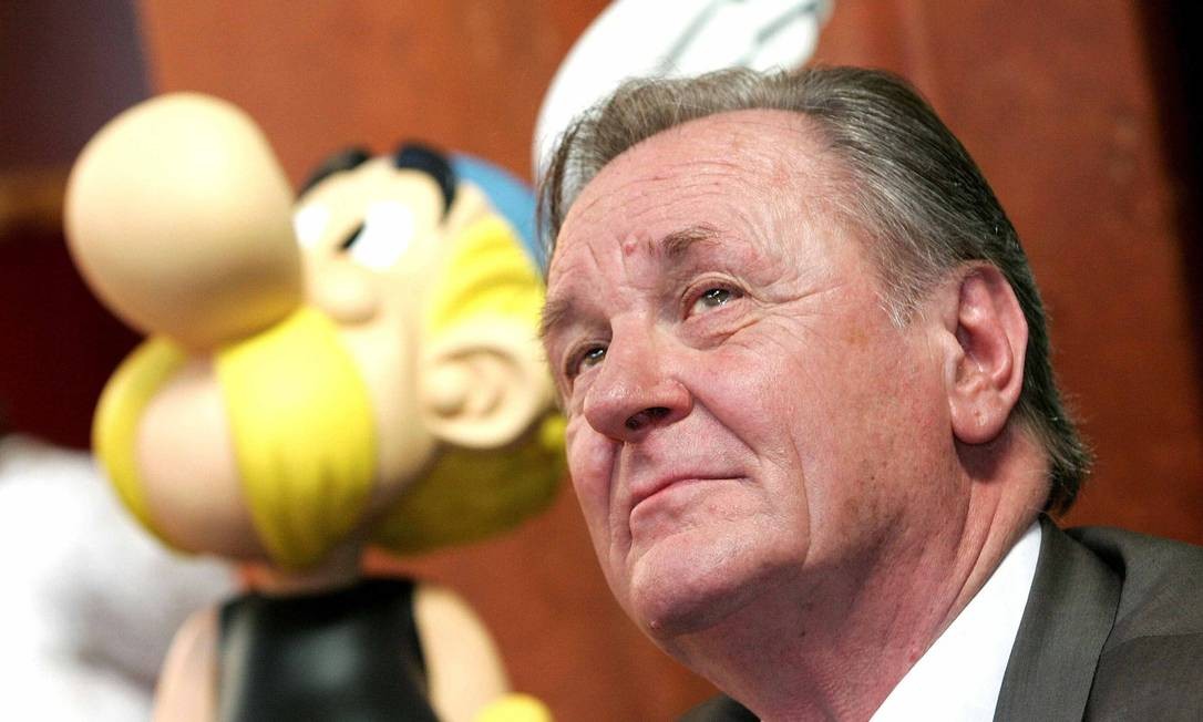 Um dos criadores de Asterix e Obelix, o francês Albert Uderzo morreu aos 92 anos em decorrência de uma crise cardíaca, no dia 24 de março Foto: Yves Herman /  
