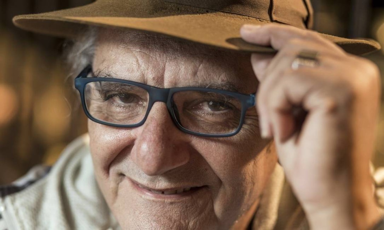 O poeta e letrista Jorge Salomão faleceu, aos 73 anos, no dia 7 de março, por complicações de uma úlcera no duodeno Foto:  