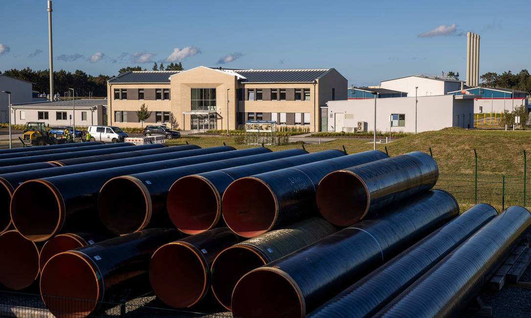 Partes do gasoduto em instalação da linha de gás Nord Stream 2 em Lubmin, nordeste da Alemanha, em 7 de setembro Foto: ODD ANDERSEN / AFP
