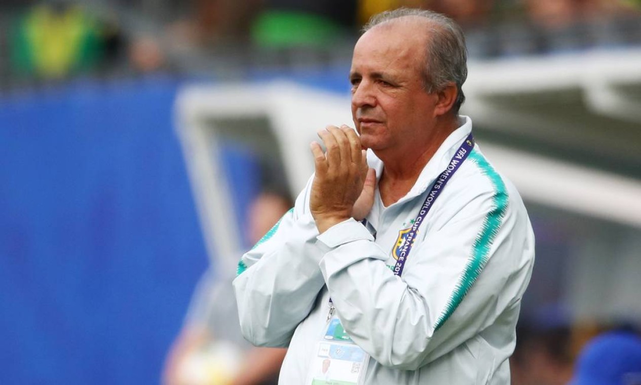 25/05 - Vadão, técnico de futebol, aos 63, de câncer no fígado Foto: DENIS BALIBOUSE / Reuters