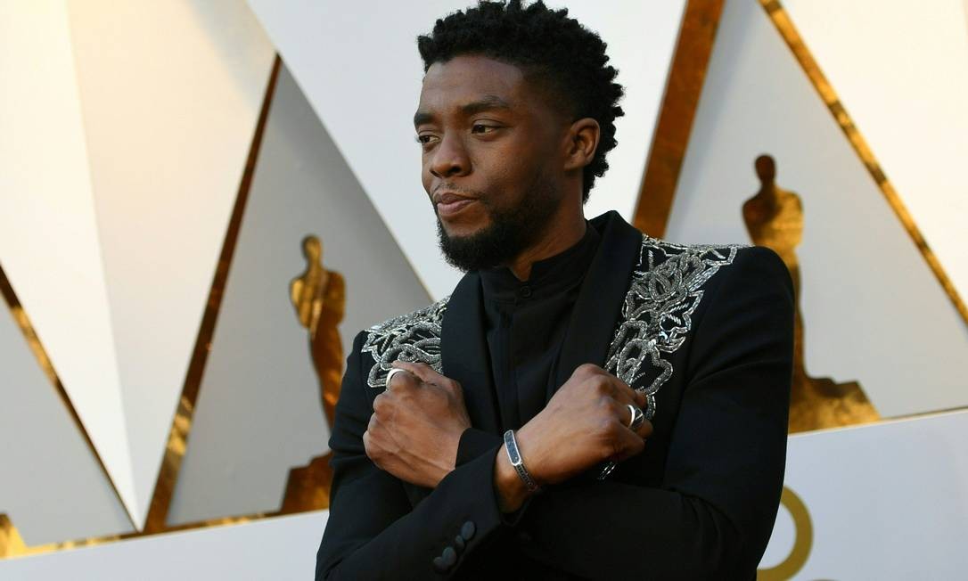 Chadwick Boseman, famoso por seu papel em 'Pantera negra', morreu aos 43 anos, no dia 28 de agosto. A causa da morte foi um câncer de cólon. Foto: 'VALERIE MACON / AFP
