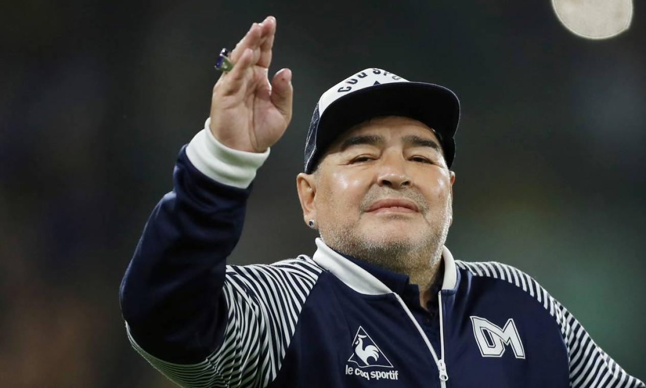 25/11 - Diego Maradona, ídolo do futebol argentino, aos 60 anos, de parada cardíaca Foto: AGUSTIN MARCARIAN / Reuters