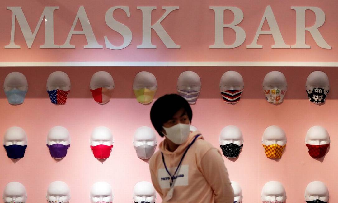 Loja especializada em máscaras foi aberta em Tóquio Foto: ISSEI KATO / REUTERS