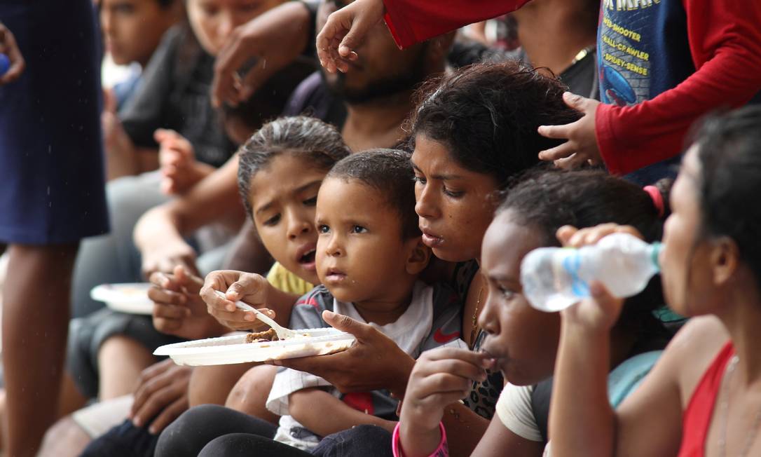 Imigrantes venezuelanos chegam a Irin, em Trinidad Tobago, depois de deixarem seu país de barco Foto: LINCOLN HOLDER/COURTESY NEWSDAY / via REUTERS