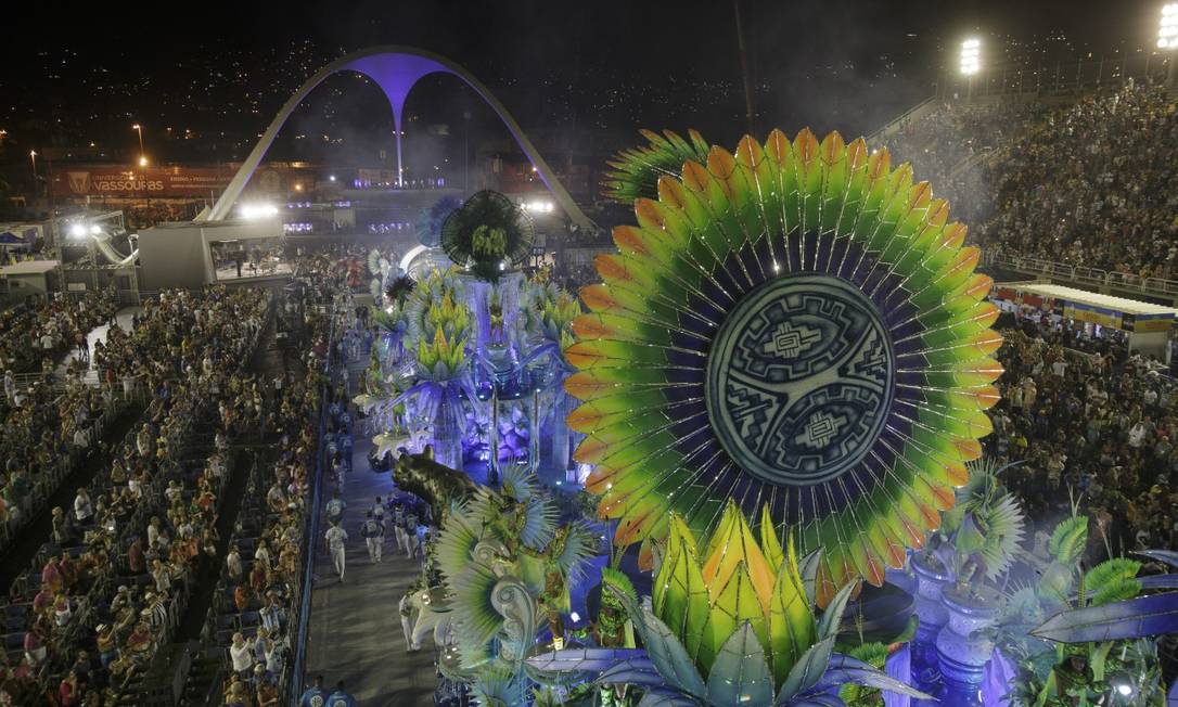 Desfile da Vila Isabel este ano: escola vai encerrar a última noite do carnaval Foto: Alexandre Cassiano em 24-2-2020 / Agência O Globo