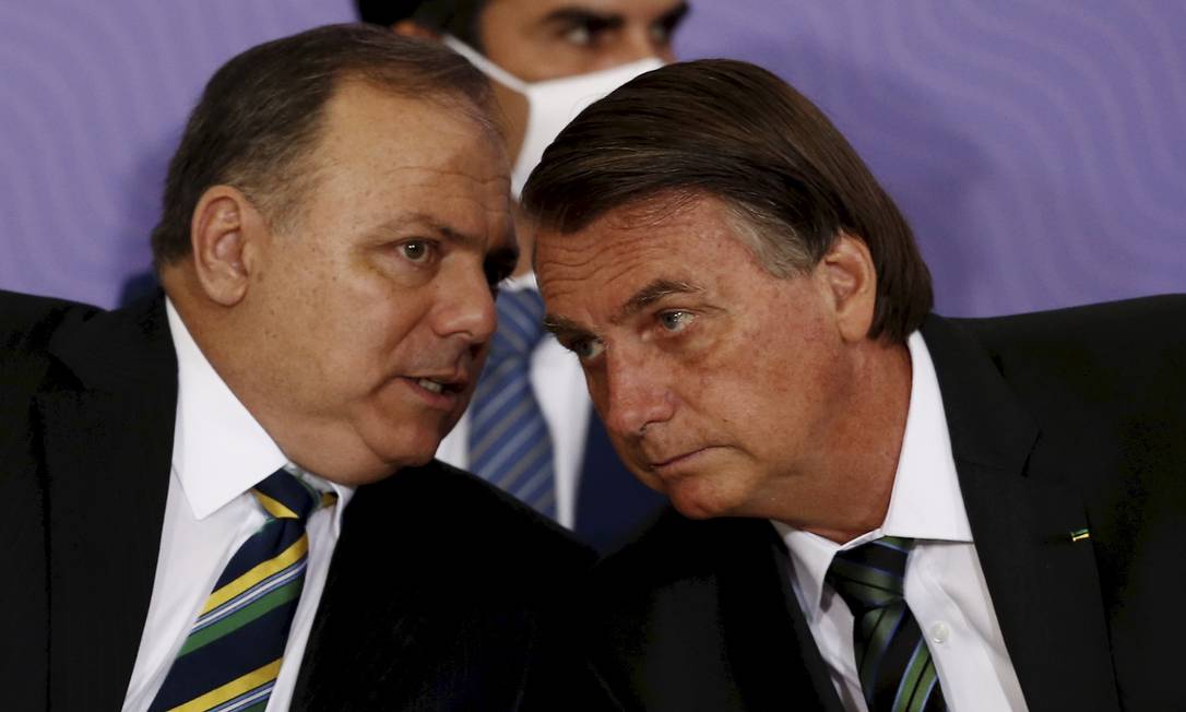 O ministro da Saúde, Eduardo Pazuello, e o presidente Jair Bolsonaro Foto: Pablo Jacob / Agência O Globo