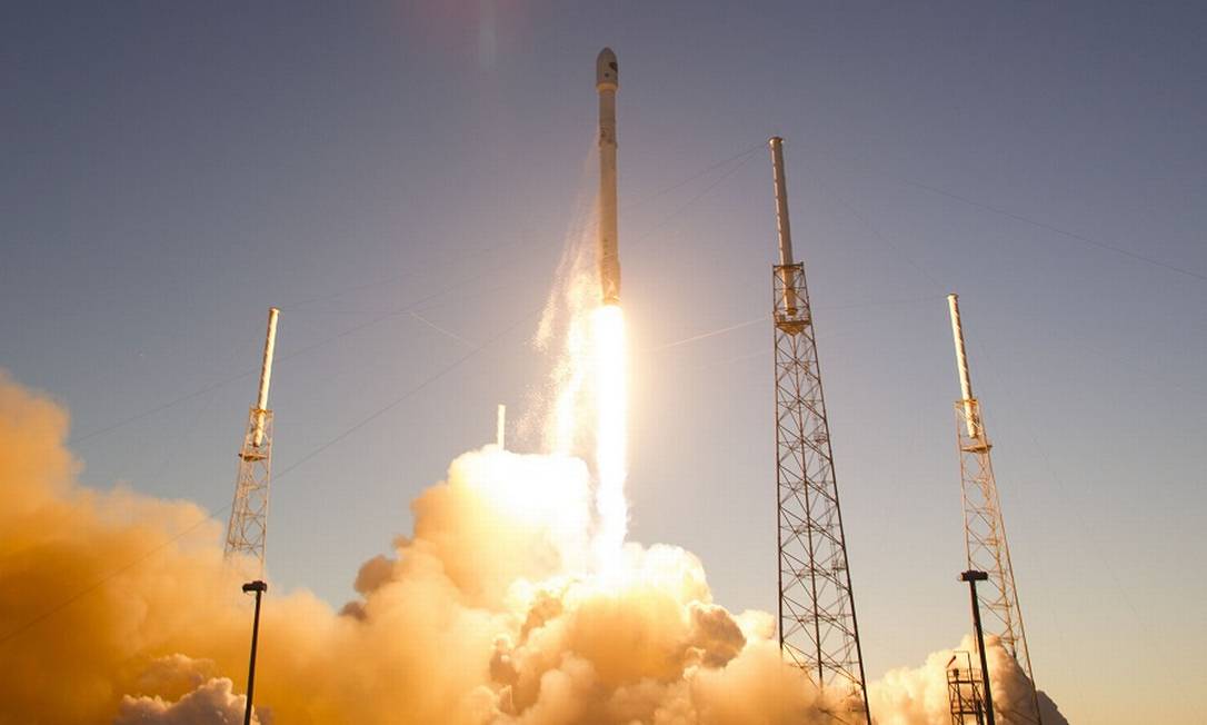 Lançamento de um foguete Falcon 9, da SpaceX em 2015 Foto: SCOTT AUDETTE / Reuters