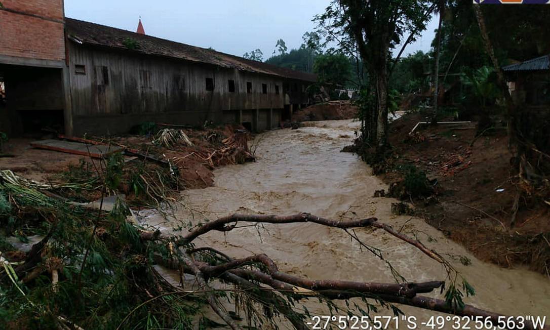 Nove Pessoas Continuam Desaparecidas Após Temporal Atingir Vale Do Itajaí Em Santa Catarina 