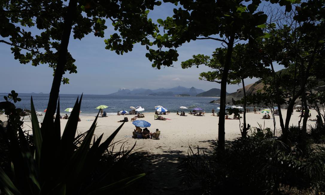 
O trecho de litoral cercado pela natureza entre as praias de Camboinhas e Piratininga é frequentado por banhistas em busca de tranquilidade
Foto:
Luiza Moraes
/
Agência O Globo
