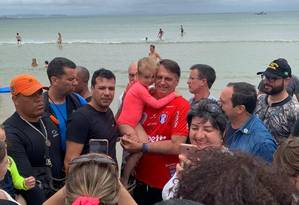 President Jair Bolsonaro on the beach, on the coast of Santa Catarina Photo: Julia Lindner