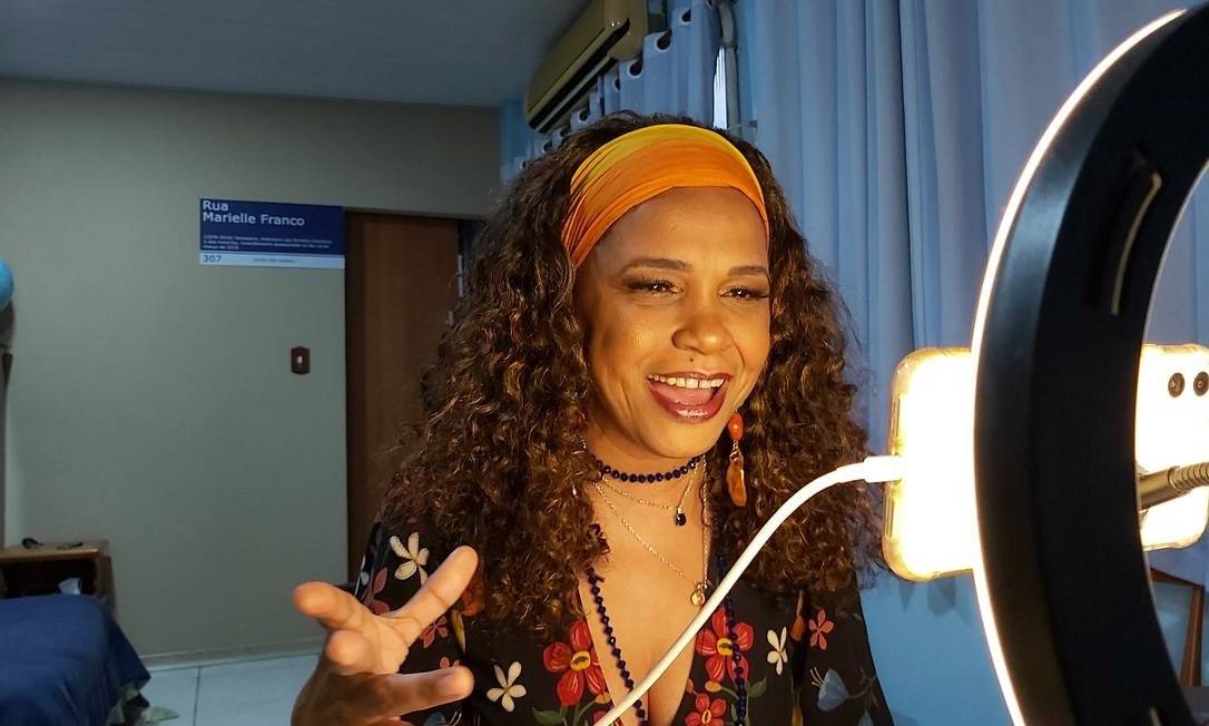 A cantora Teresa Cristina, que faz lives no Instagram durante a quarentena imposta pelo coronavírus Foto: Luiz Alberto Macedo / Divulgação