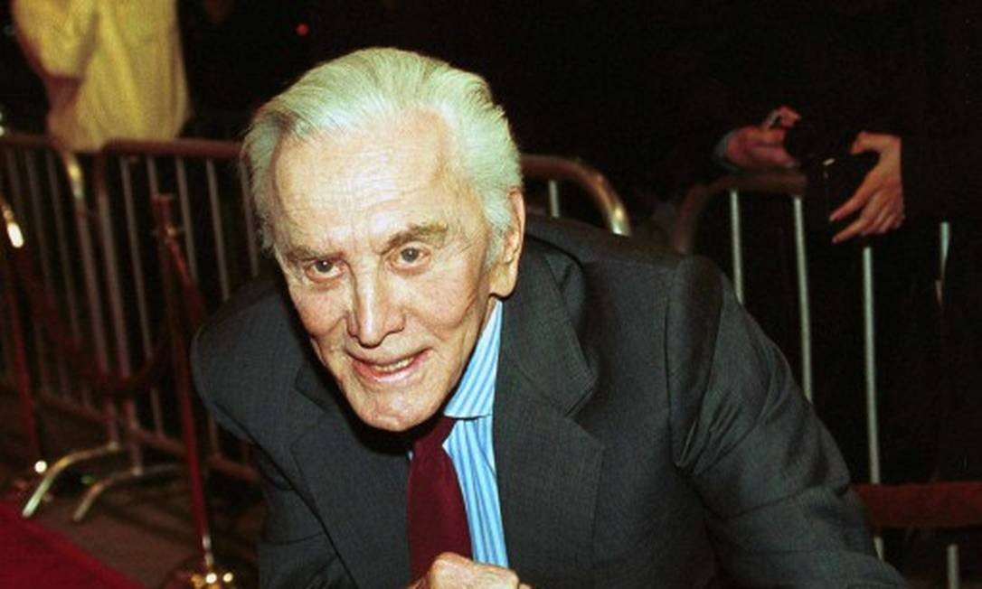 Em 5 de fevereiro, o ator Kirk Douglas morreu aos 103 anos. A causa não foi revelada pela família Foto: AFP PHOTO/JIM RUYMEN