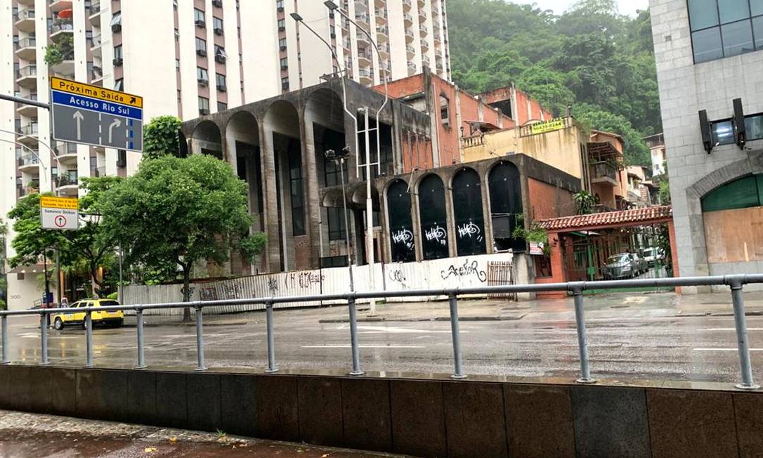 Construções emblemáticas da Zona Sul, como Teatro Villa-Lobos, preocupam  por abandono