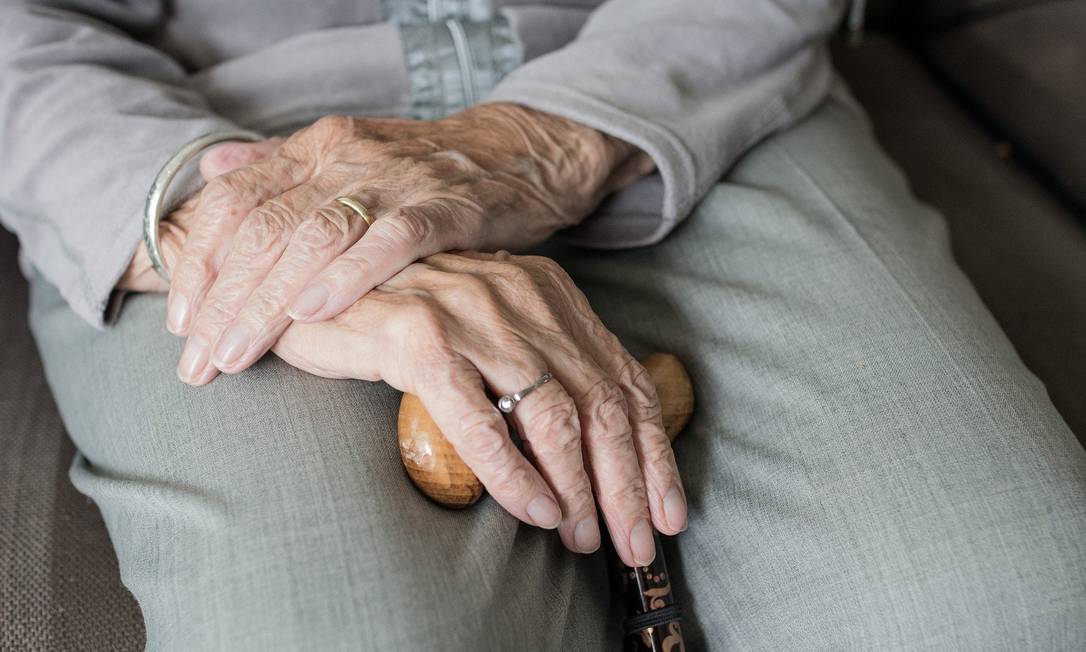 Os idosos fazem parte do grupo de risco para o desenvolvimento da forma grave da Covid-19. Foto: Pixabay