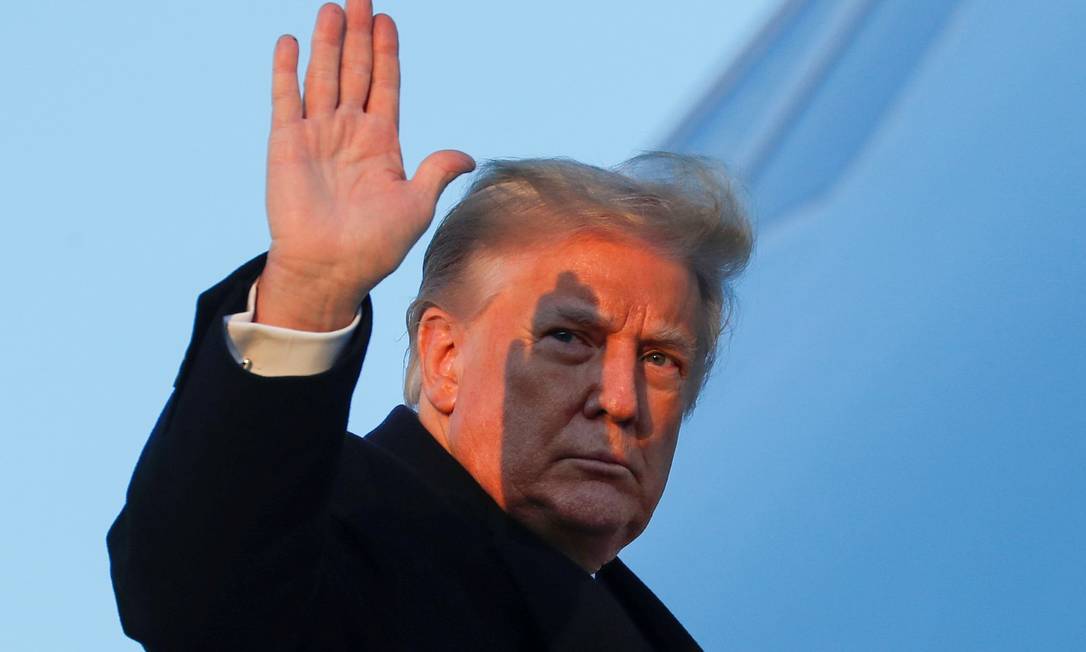 U.S. President Donald Trump waves as he boards Air Force One at Joint Base Andrews in Maryland, U.S., December 23, 2020. REUTERS/Tom Brenner TPX IMAGES OF THE DAY Foto: TOM BRENNER / REUTERS