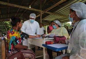 The Alto Solimões Mission takes 27 health professionals to indigenous peoples, such as Campo Alegre, near Tabatinga (AM) Photo: Jorge William / Agência O Globo