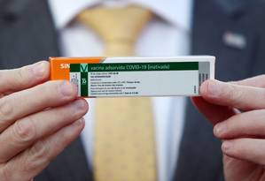 The Secretary of Health of the State of São Paulo, Jean Gorinchteyn, holds a box of the COVID-19 'CoronaVac' vaccine, developed by Sinovac Biotech Photo: AMANDA PEROBELLI / REUTERS