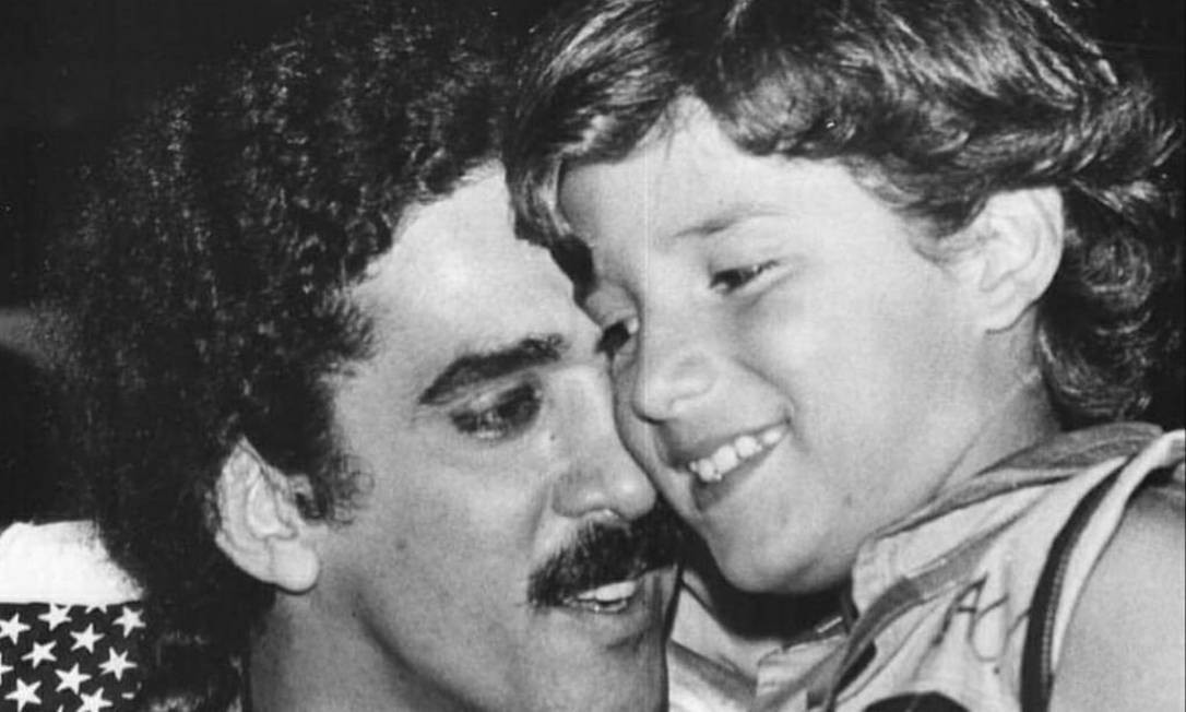 Moraes e Davi: os dois eram parceiros de vida, estrada e profissão. Moraes deu um cavaquinho para Davi quando o menino ainda era tão pequeno que não conseguia tocar um violão Foto: reprodução