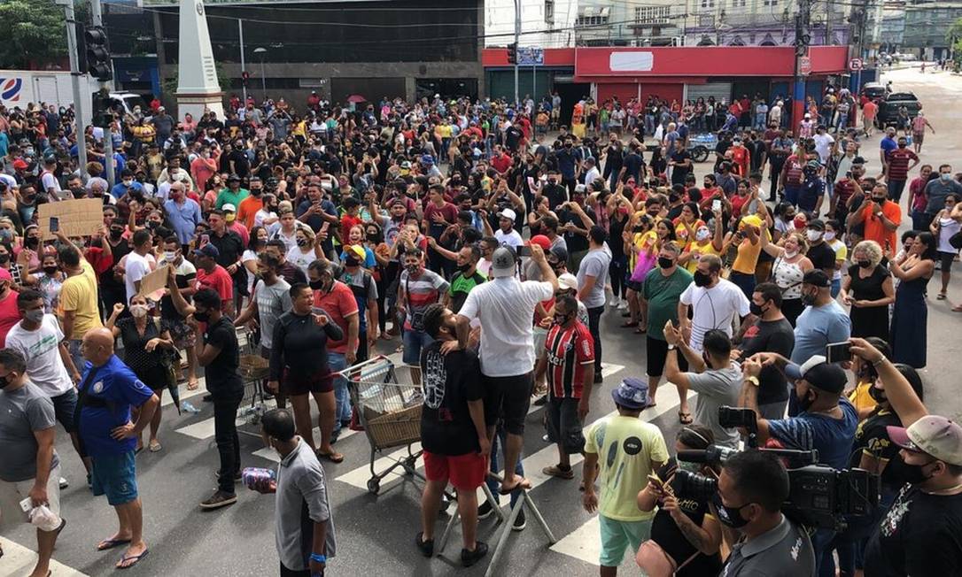 Manifestantes aglomeram e pedem reabertura do comércio em meio a alta de casos no Amazonas Foto: Rede Amazônia