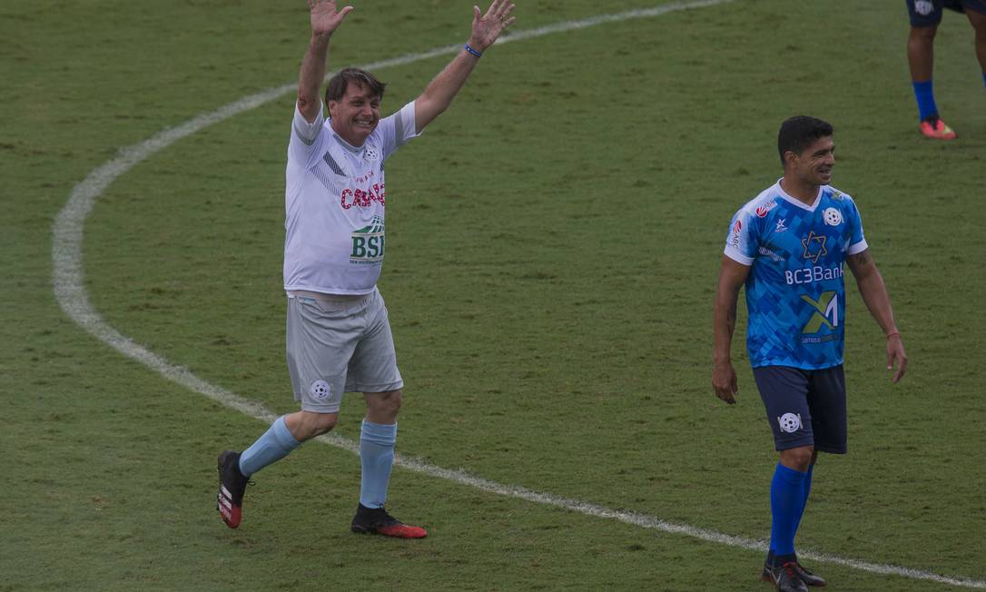 Em Santos, Bolsonaro diz que 'não errou nenhuma' medida contra a